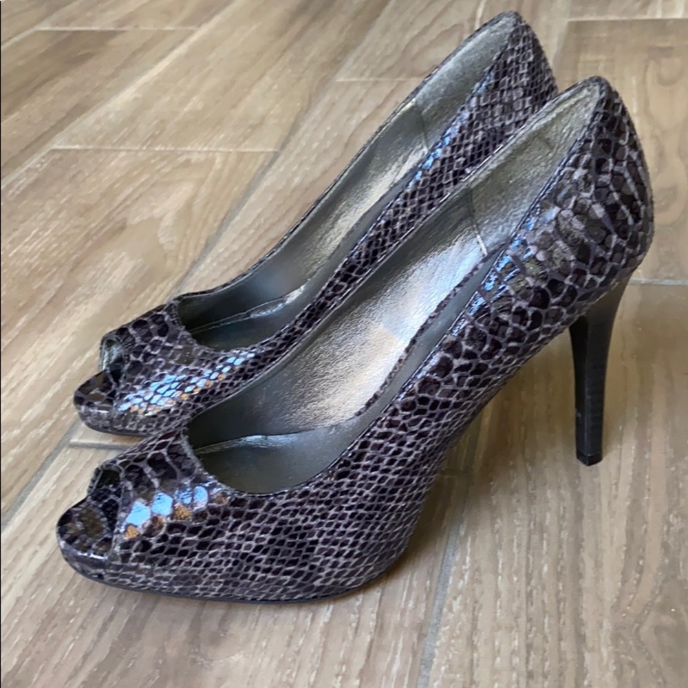 WORTHINGTON Black Snakeskin Peep Toe Heels